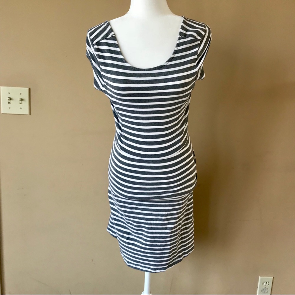 Old Navy size small women’s gray white dress